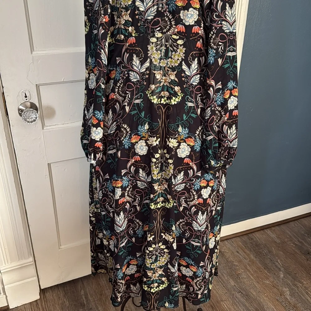 Floral Zara Dress. Very adorable and great for any occasion. NWT. Size S - Picture 4 of 7